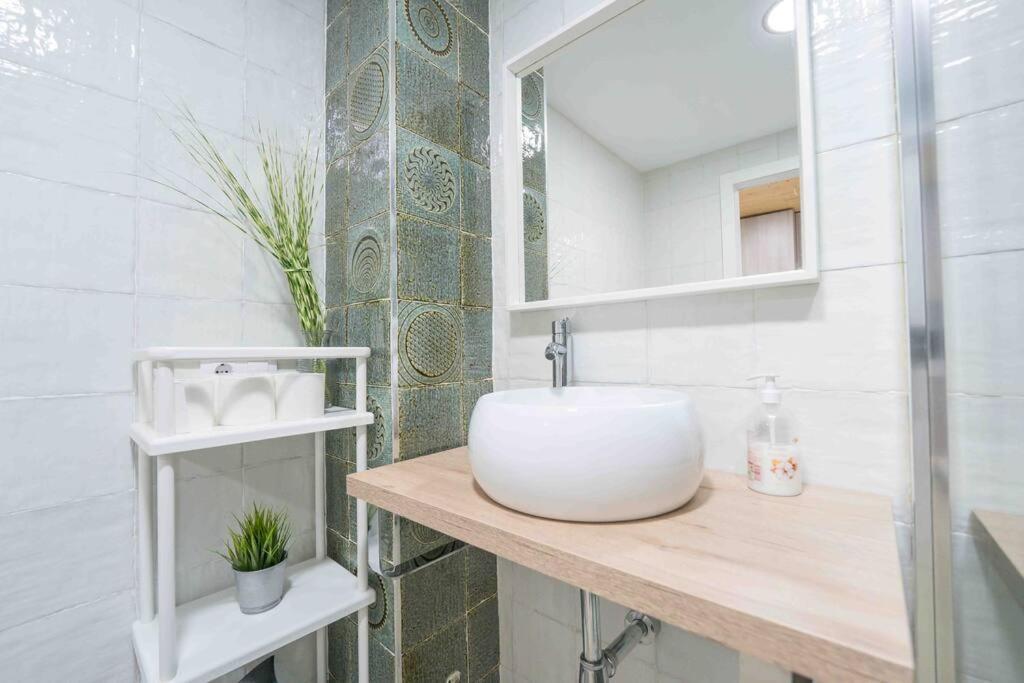 Apartamento En La Mejor Zona De Triana, Junto Al Puente เซบีญา ภายนอก รูปภาพ